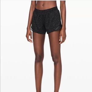 Lululemon Hotty Hot Short II